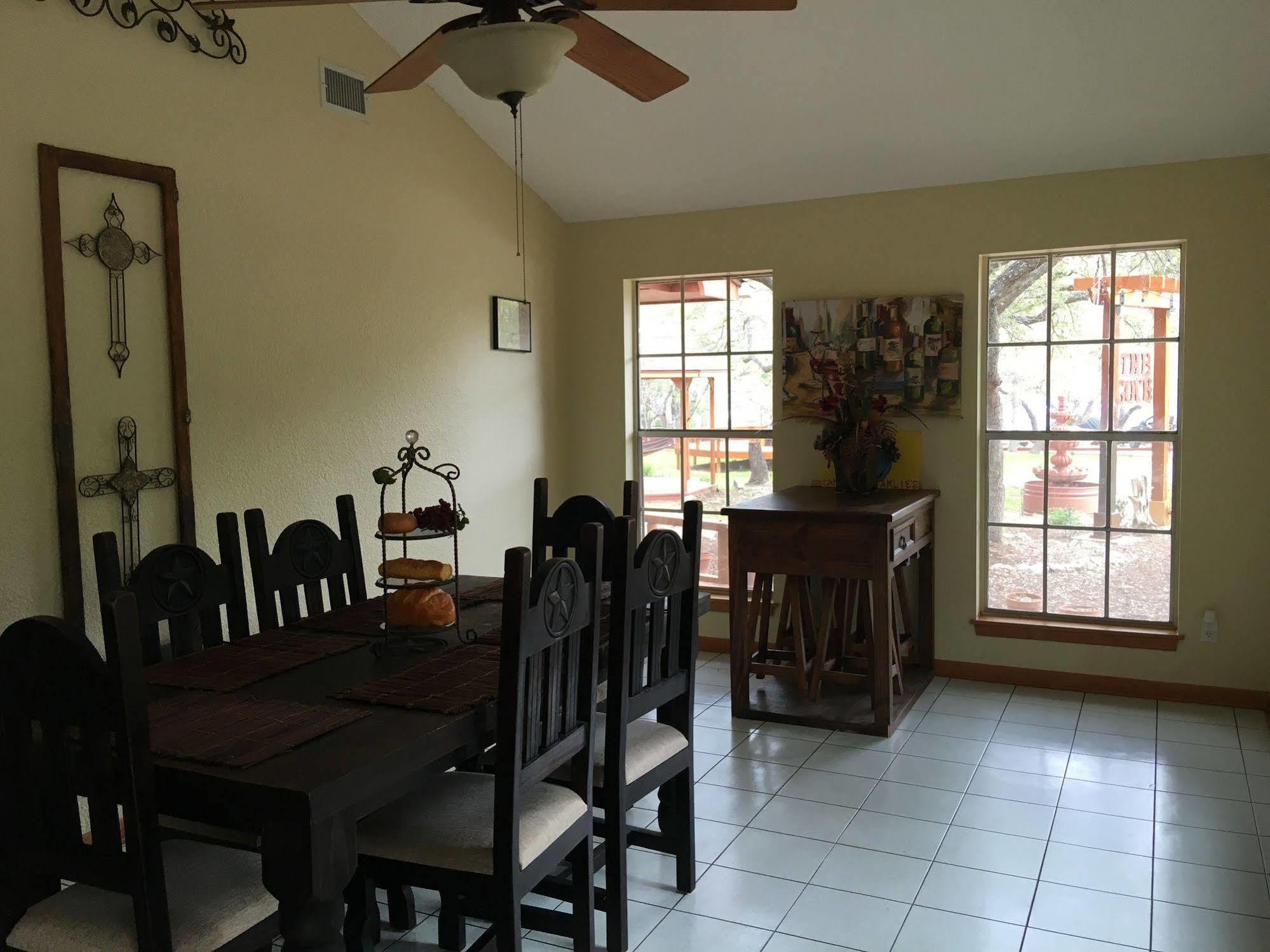 The Cove Bnb Hudson Bend Ngoại thất bức ảnh